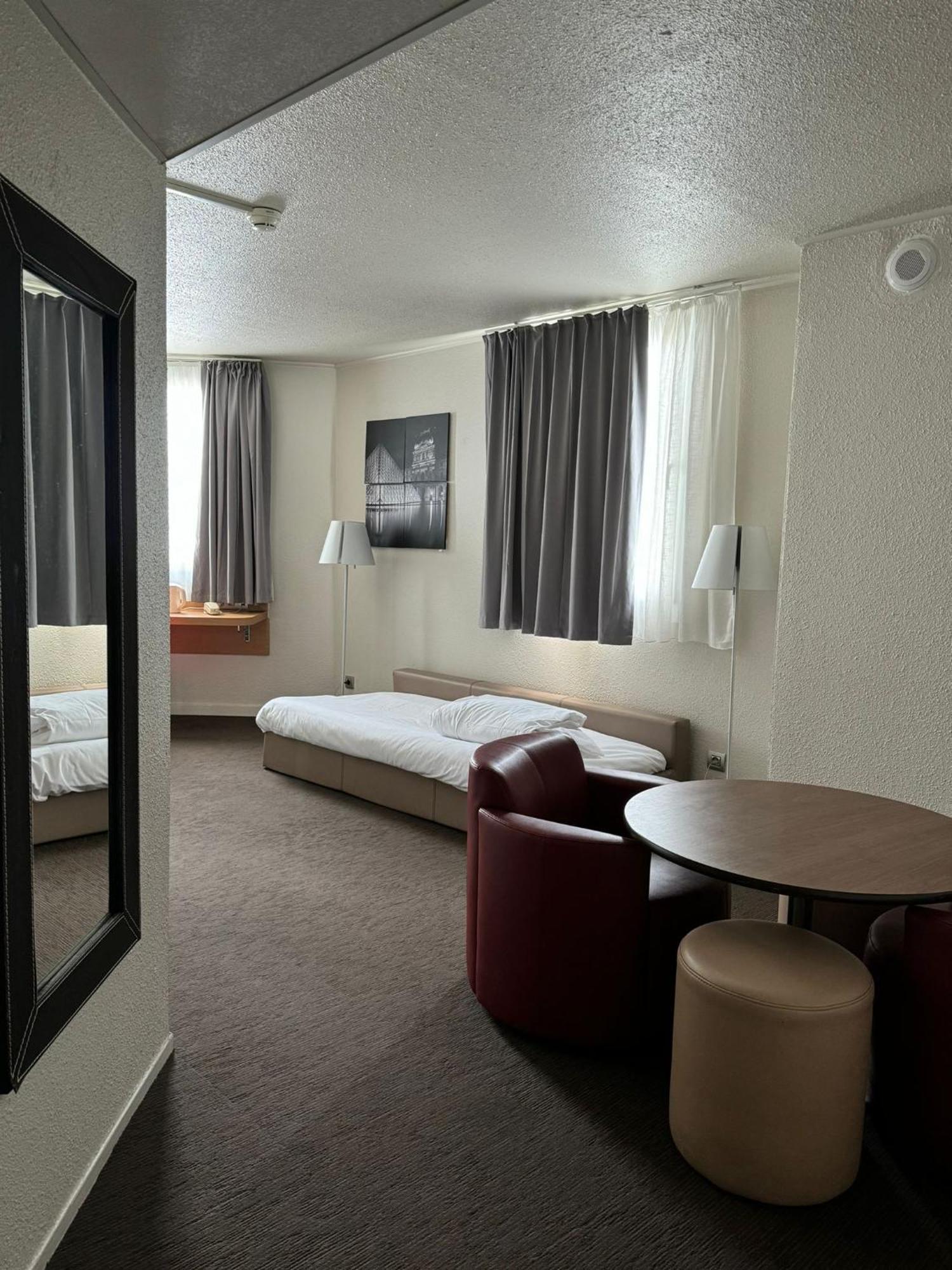 Campanile Paris Ouest - Pont De Suresnes Hotel Kültér fotó
